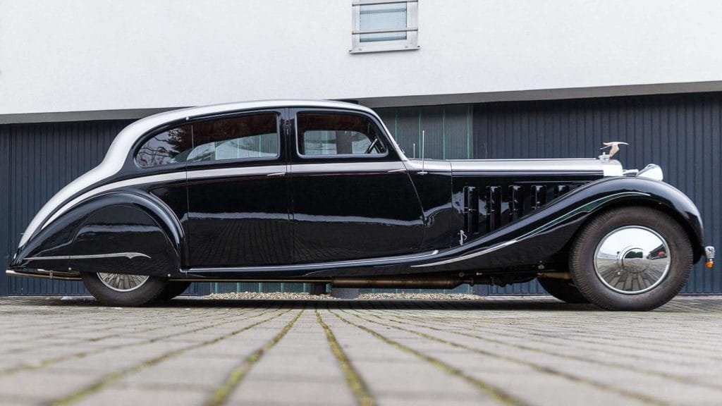 Side view of Hispano Suiza J12 finished in bright silver over black colour, Photo Credit: https://www.artcurial.com/en/lot-1937-hispano-suiza-j12-gurney-nutting-3279-28