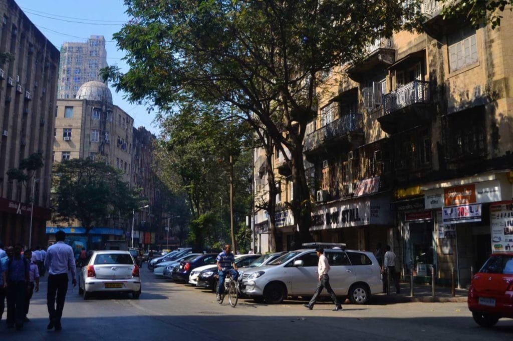 Sir Pherozeshah Mehta Road as it appears today, bordered by offices of uniform height. Source: Maya Sorabjee