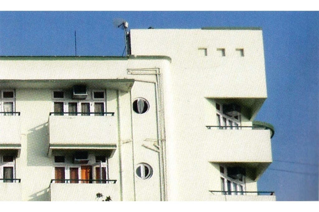 Figure 9: Asymmetries and Porthole windows on Sea Green, Marine Drive. Source: Author
